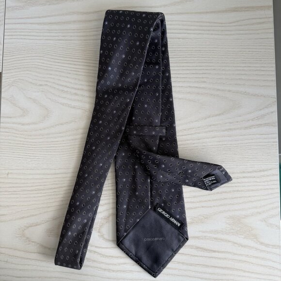 Giorgio Armani 100% Pure Silk Men’s Tie Italy Gray W/ Silver Blue Dots - Picture 4 of 5